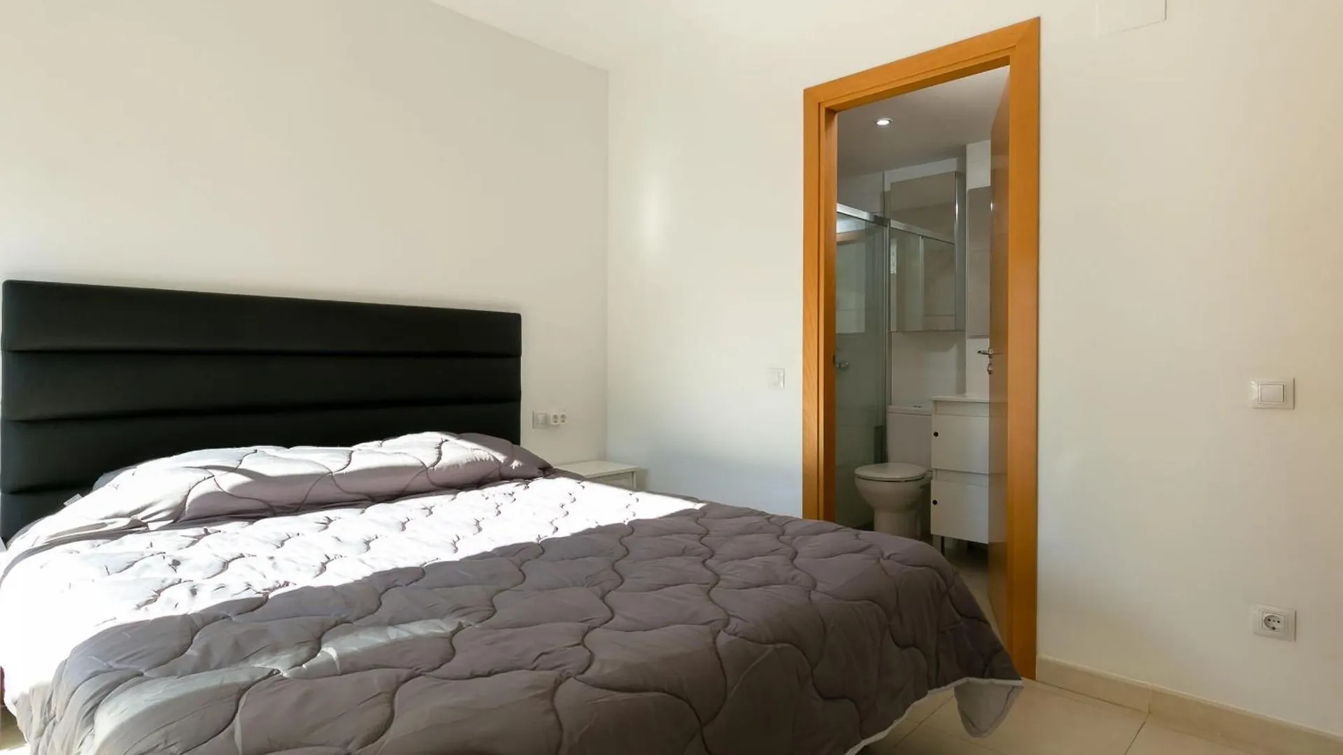 Apartamento Acogedor Con Piscina Y Jardin Privados En Figueres - Es-228-115 0*, Figueres (Girona)