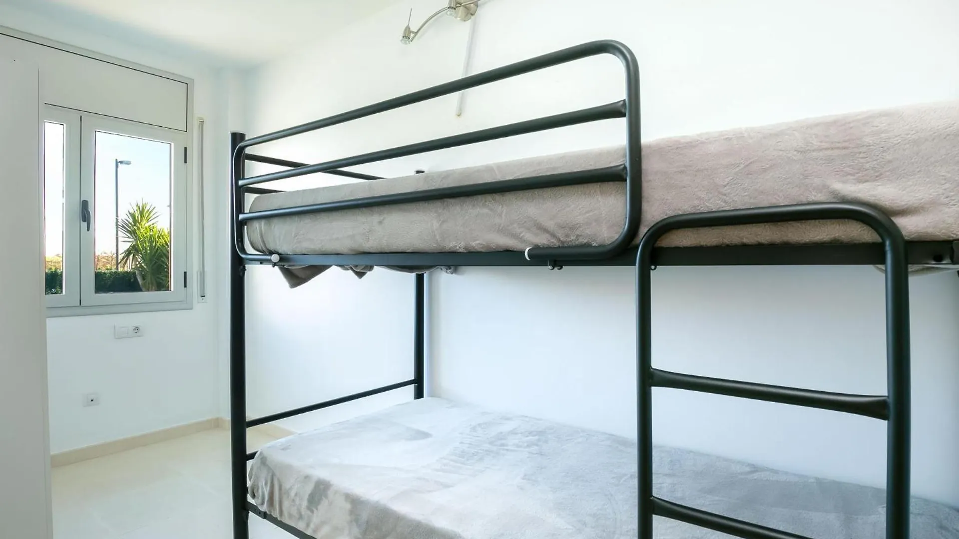 Apartamento Acogedor Con Piscina Y Jardin Privados En Figueres - Es-228-115 Lejlighed
