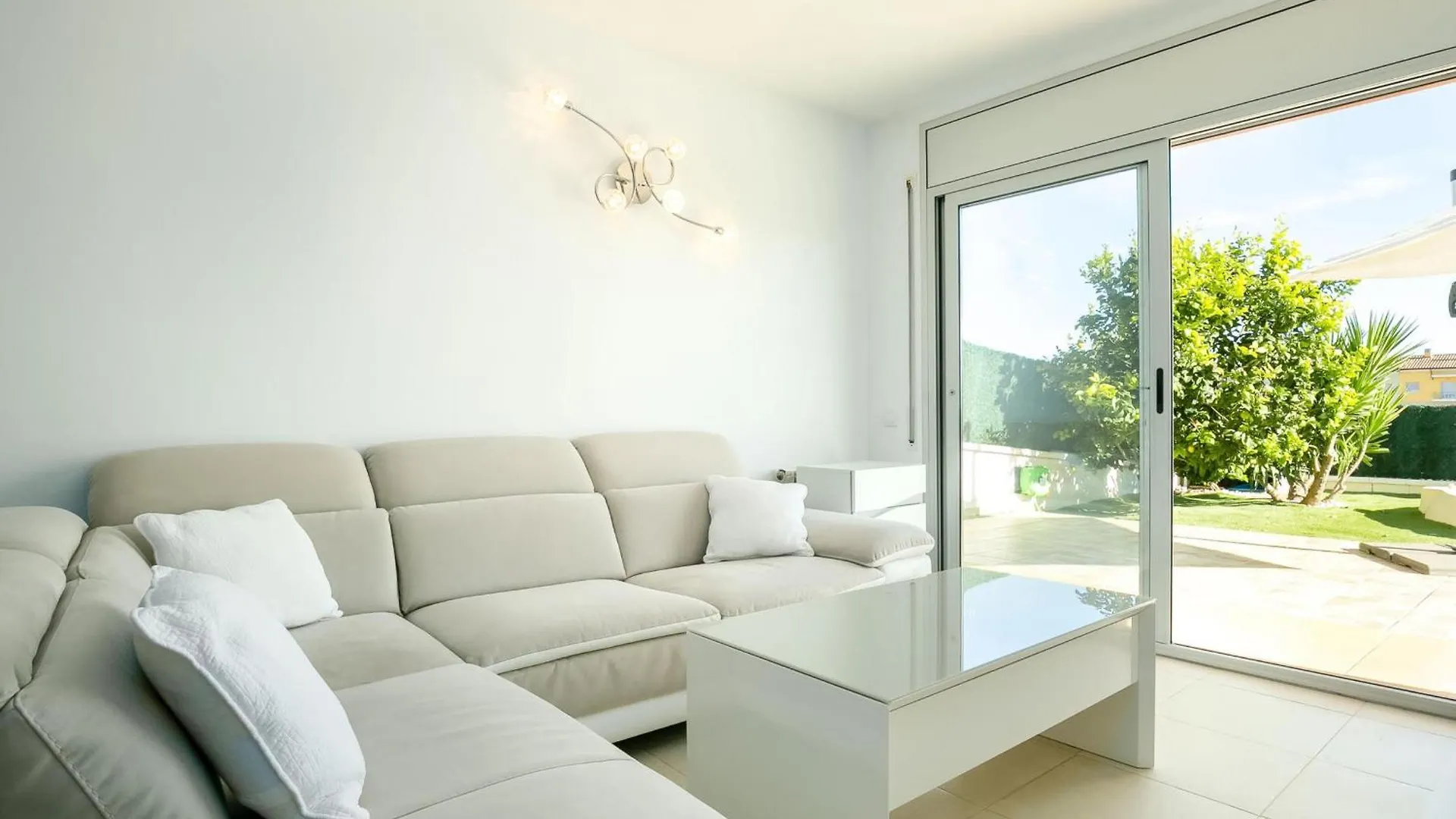 Lejlighed Apartamento Acogedor Con Piscina Y Jardin Privados En Figueres - Es-228-115