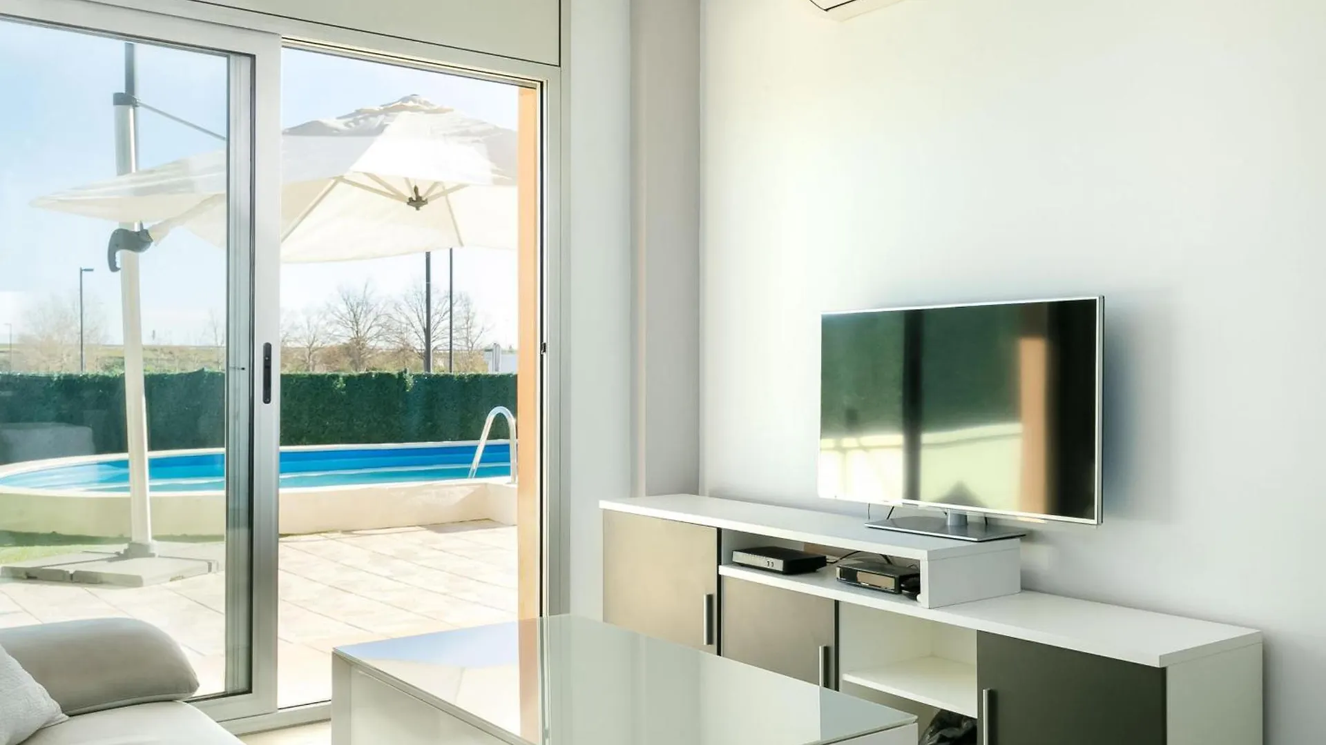 Apartamento Acogedor Con Piscina Y Jardin Privados En Figueres - Es-228-115
